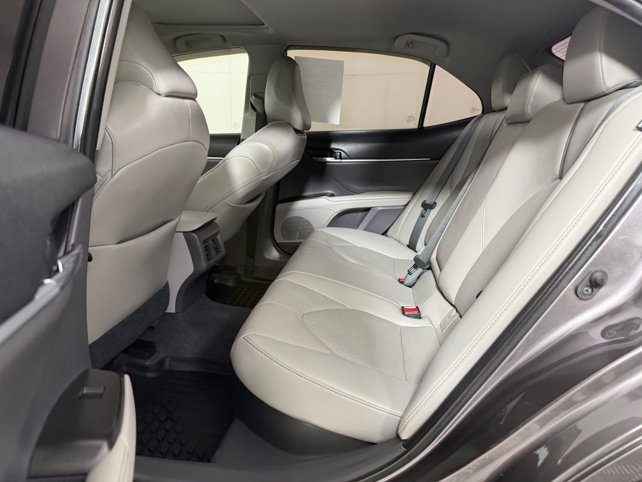Used 2021 Toyota Camry XLE w/ Navigation Upgrade Package FWD image 23