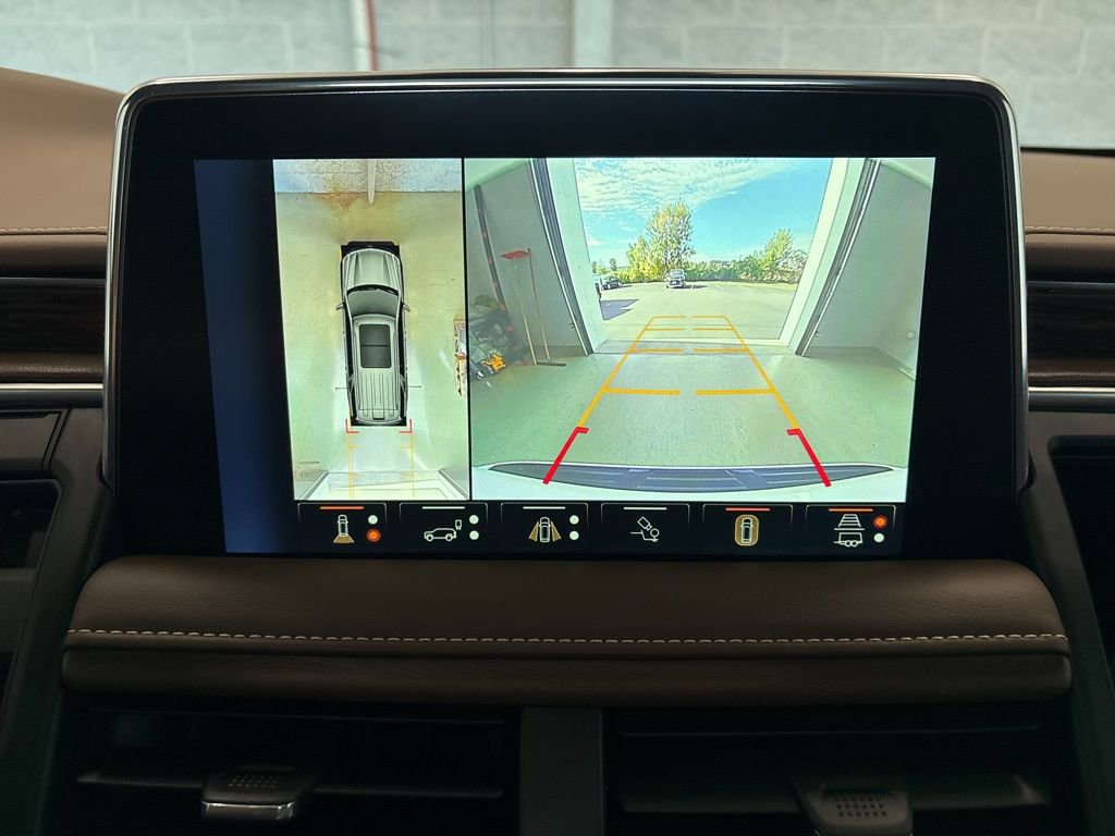 Used 2023 Chevrolet Suburban High Country w/ Advanced Technology Package image 38