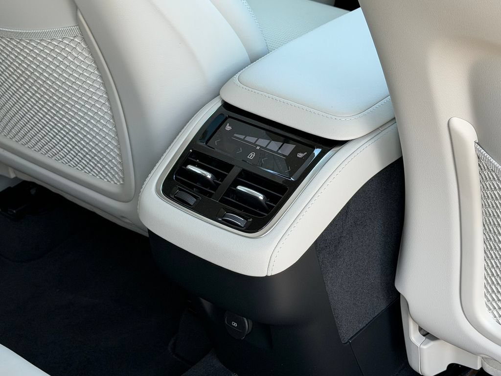 New 2026 Volvo XC90 B6 Ultra AWD/4WD image 12