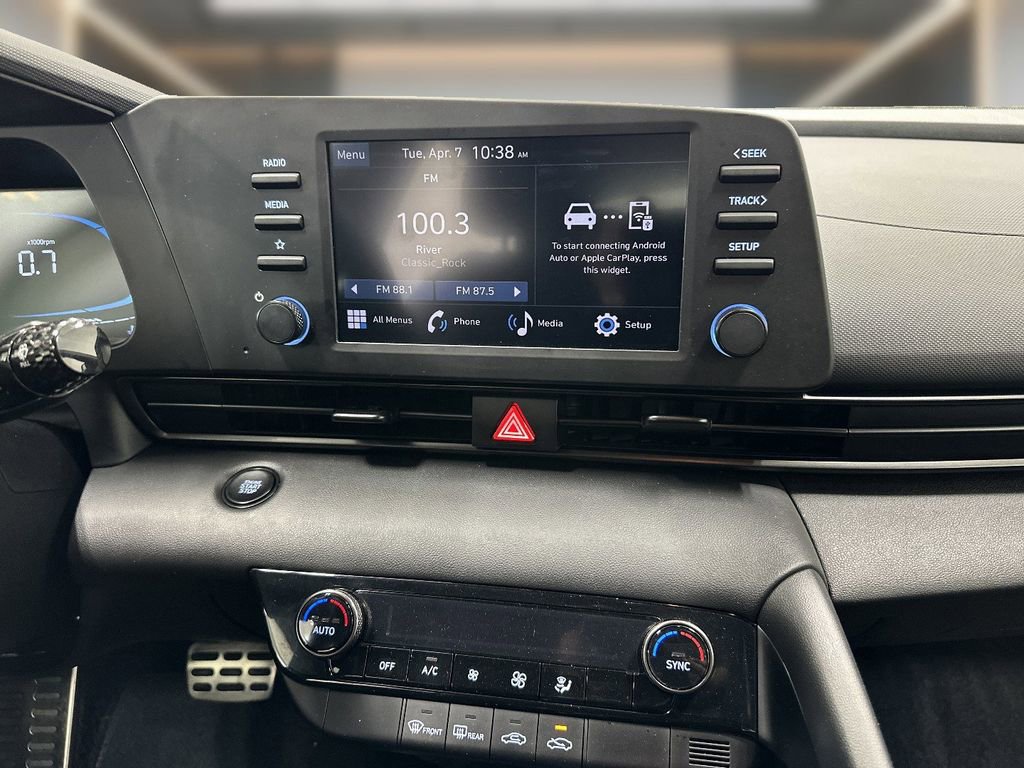 Certified 2025 Hyundai Elantra Sport image 9