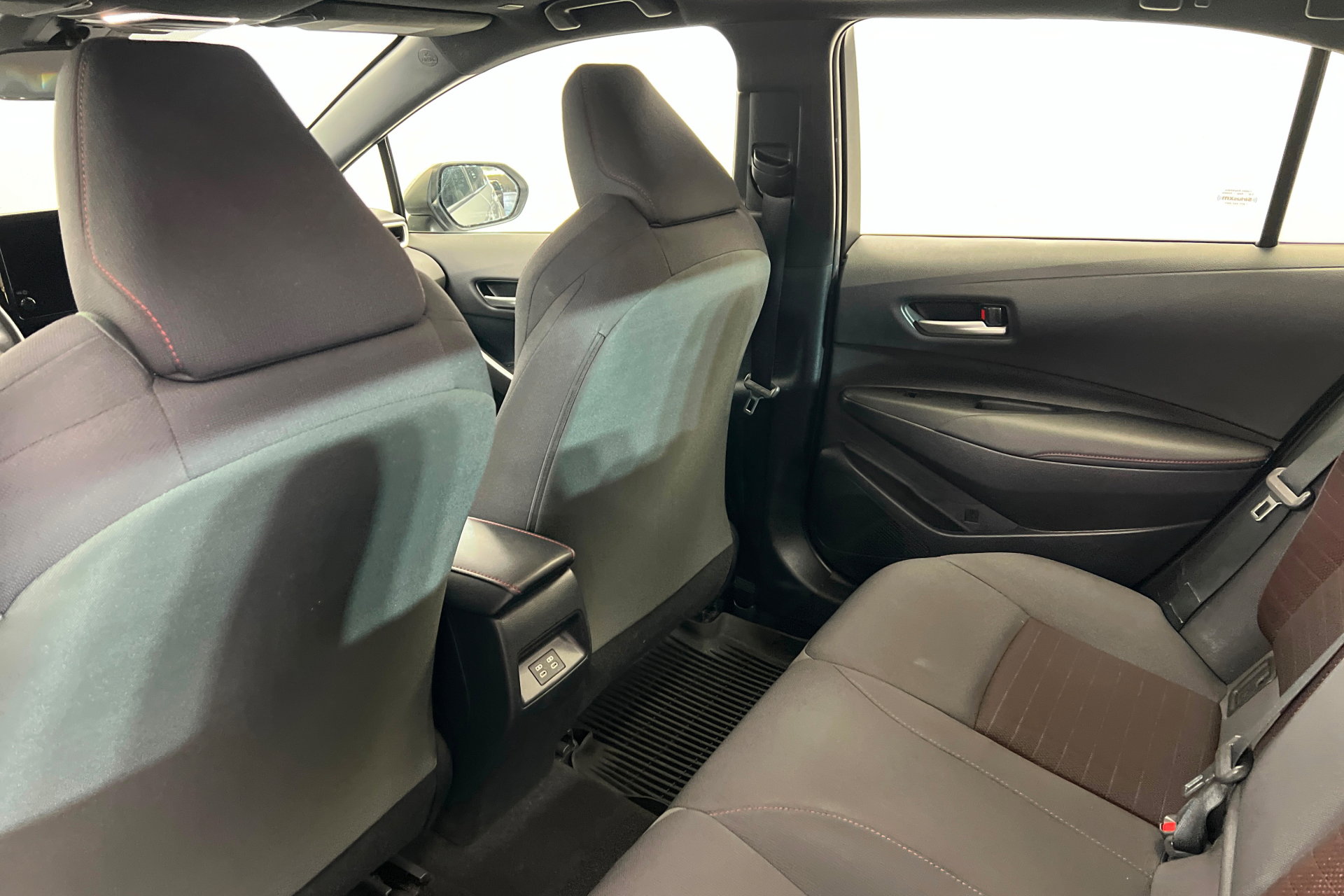 Used 2023 Toyota Corolla SE w/ SE Premium Package image 20