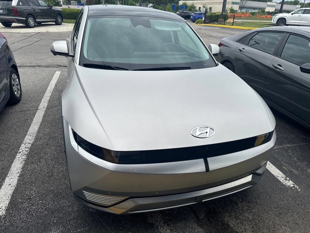 Used 2023 Hyundai Ioniq 5 Limited AWD/4WD image 2