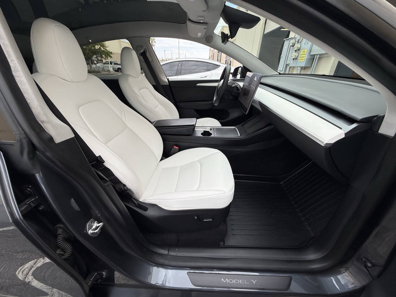Used 2023 Tesla Model Y Performance AWD/4WD image 31