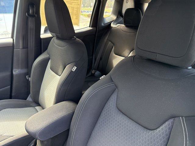 Used 2021 Jeep Renegade Latitude image 19