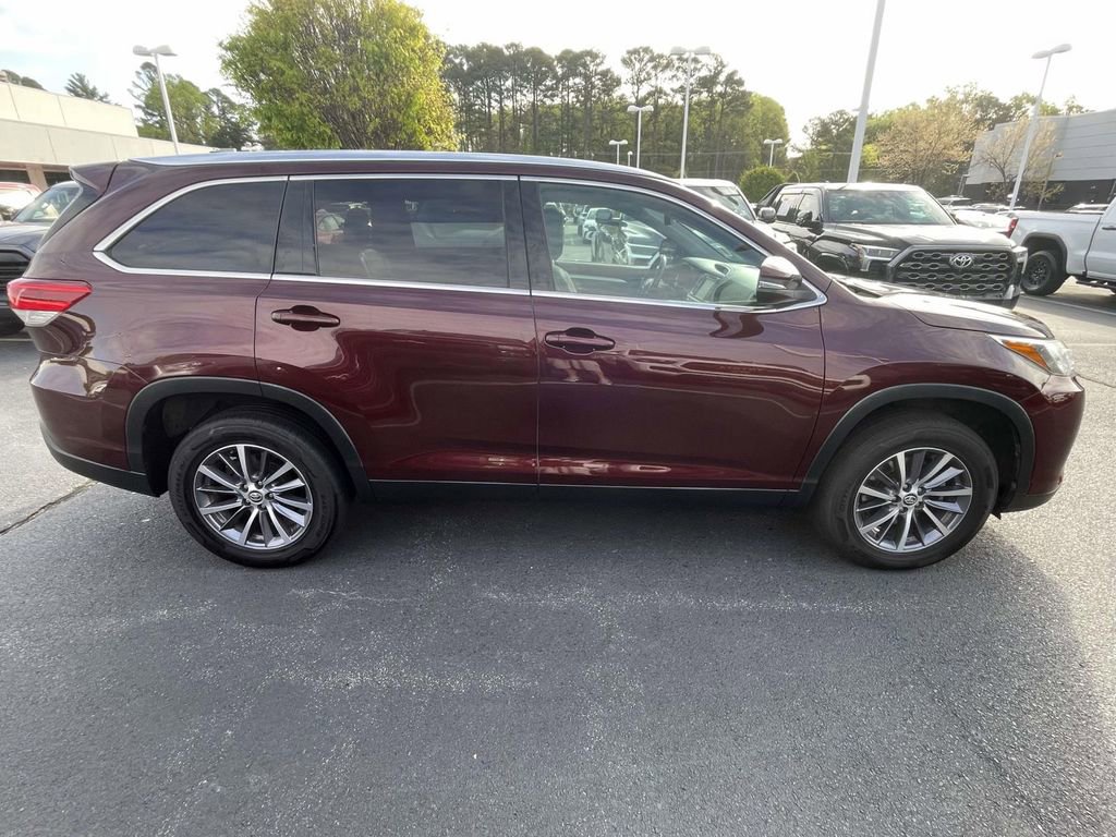 Used 2019 Toyota Highlander XLE image 11