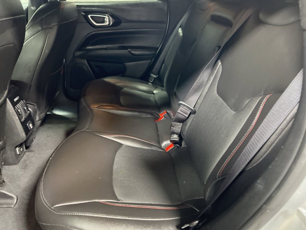 Used 2025 Jeep Compass Trailhawk image 19