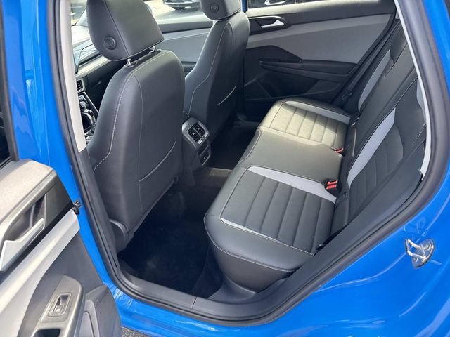 Used 2022 Volkswagen Taos SEL w/ Panoramic Sunroof Package AWD/4WD image 17