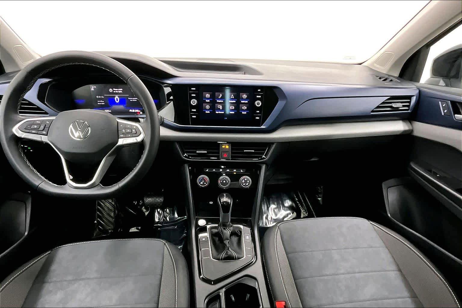 Used 2023 Volkswagen Taos SE w/ Panoramic Sunroof Package FWD image 16
