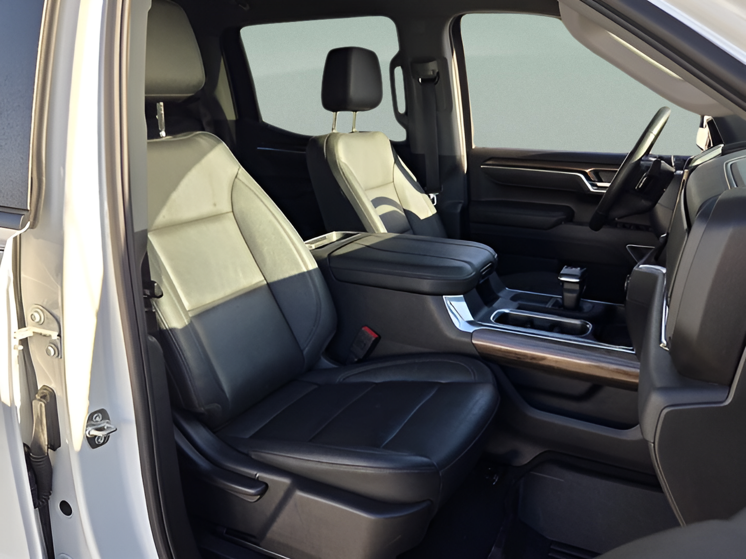 Used 2025 Chevrolet Silverado 1500 LT Trail Boss w/ Convenience Package II AWD/4WD image 15