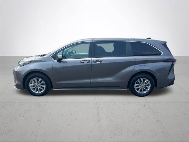 Certified 2024 Toyota Sienna LE FWD image 11