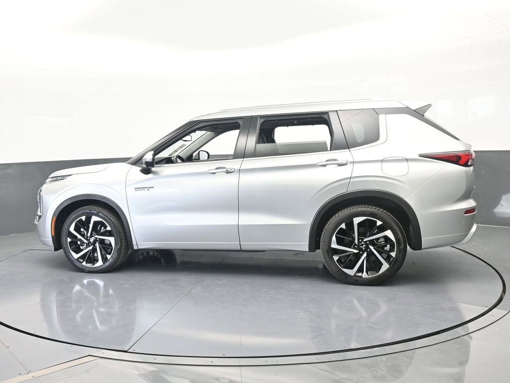 New 2025 Mitsubishi Outlander SEL image 3