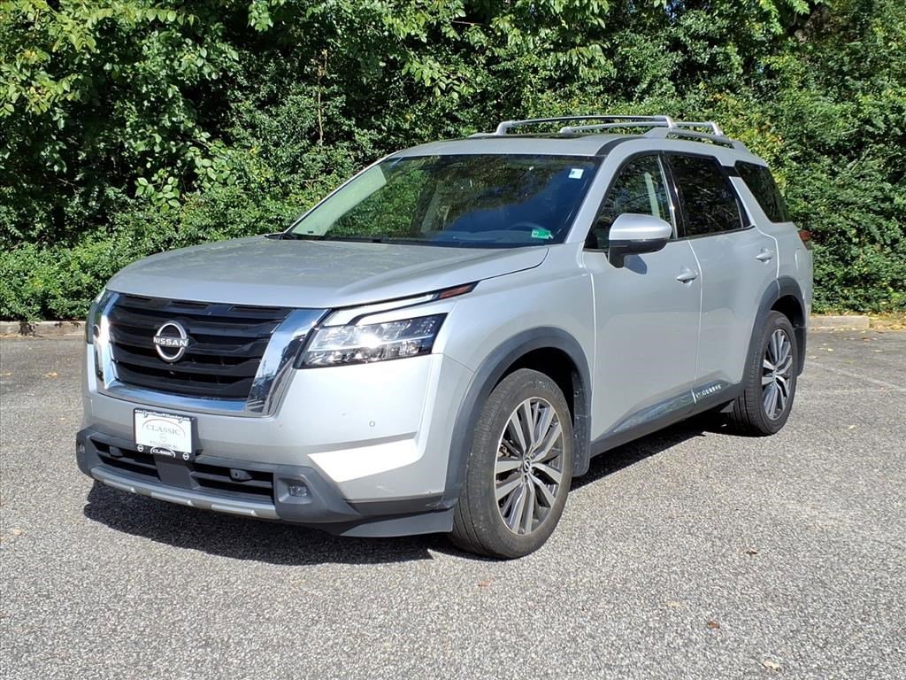 Used 2022 Nissan Pathfinder Platinum w/ Cargo Package image 4