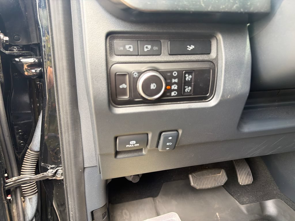 Used 2023 Ford F250 Lariat w/ Lariat Ultimate Package AWD/4WD image 39