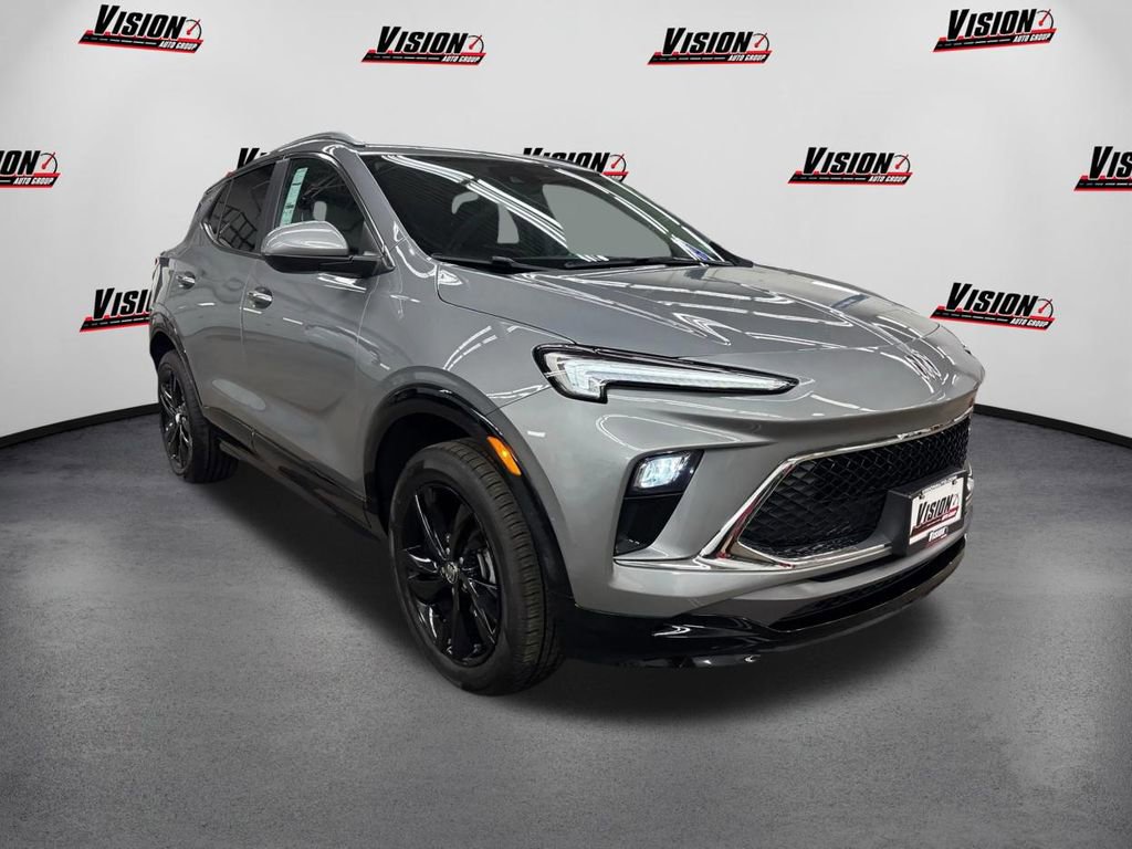 Used 2024 Buick Encore GX Sport Touring image 3