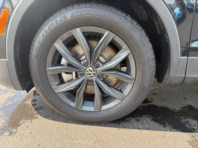 Used 2024 Volkswagen Tiguan SE AWD/4WD image 5