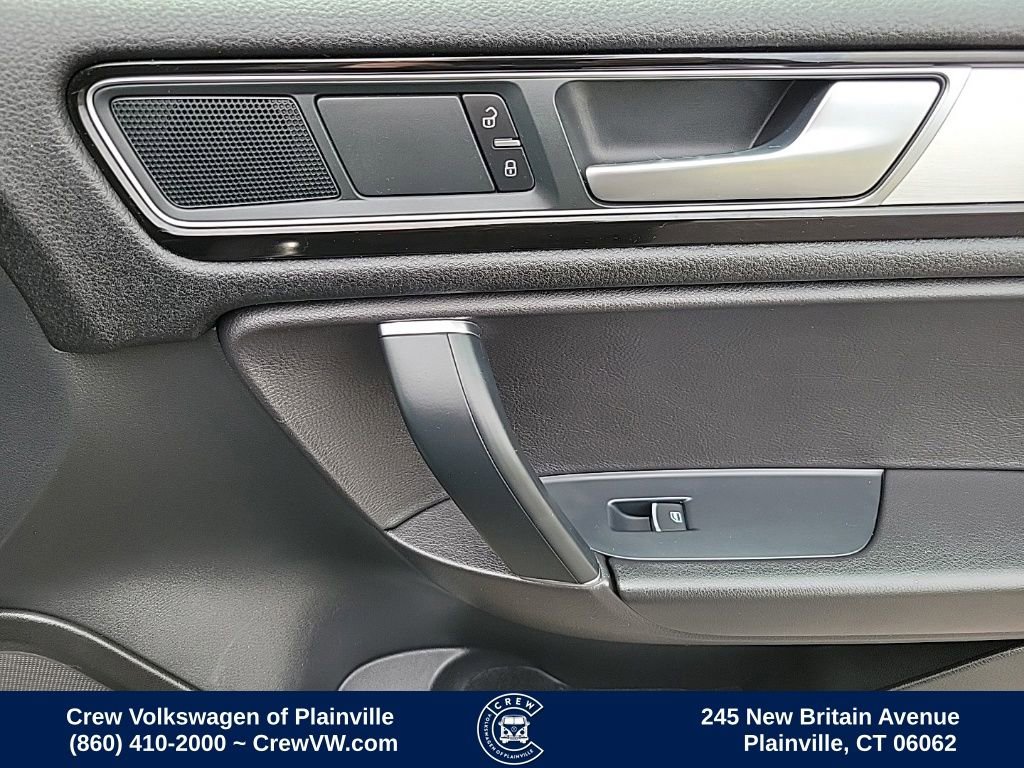 Used 2017 Volkswagen Touareg Wolfsburg Edition AWD/4WD image 42