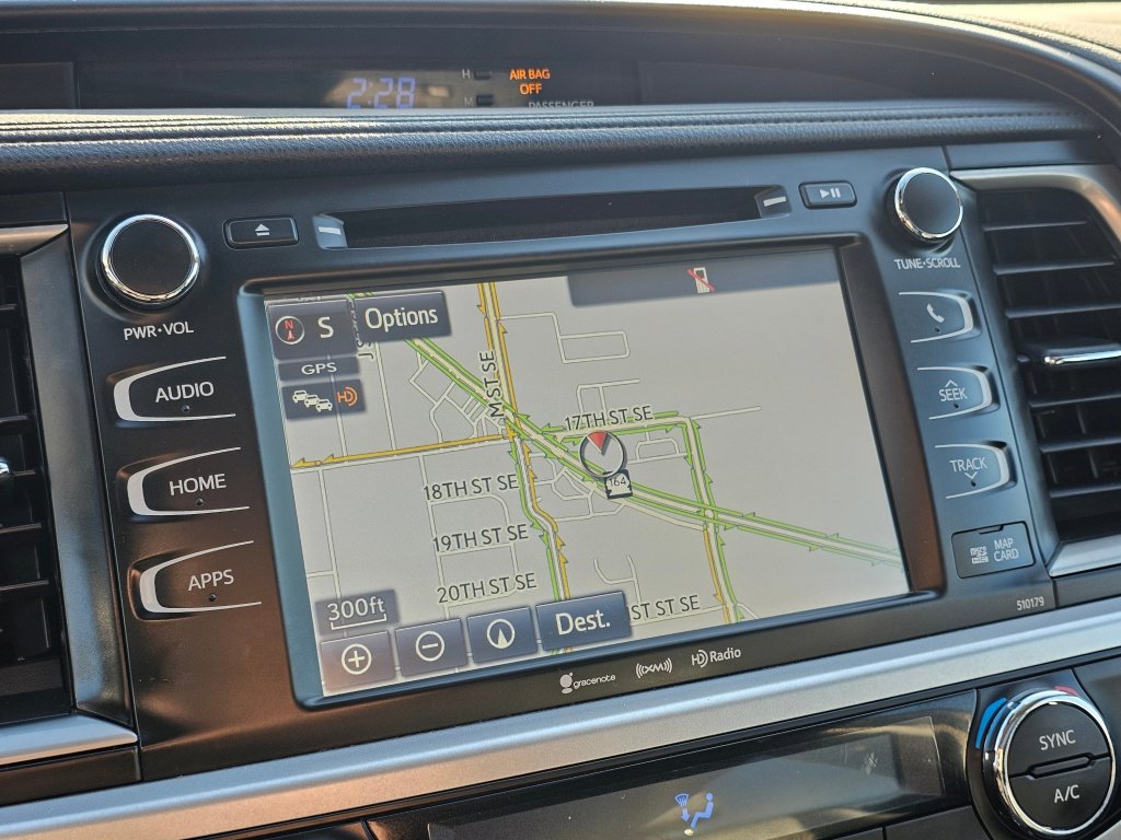 Used 2017 Toyota Highlander SE image 7