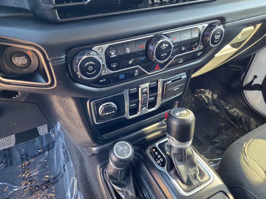Used 2024 Jeep Wrangler Unlimited Sahara AWD/4WD image 22