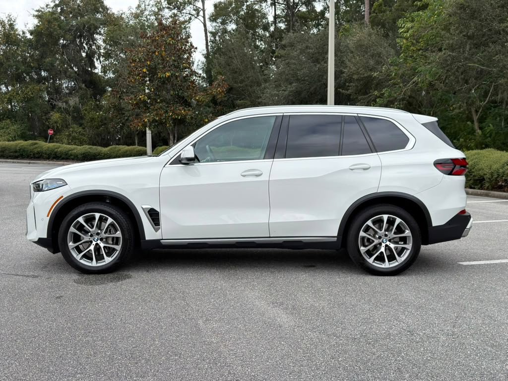 Certified 2024 BMW X5 xDrive40i w/ Premium Package AWD/4WD image 2