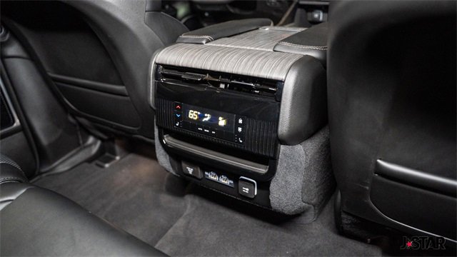 Used 2024 Jeep Wagoneer Series III w/ Premium Group I image 15