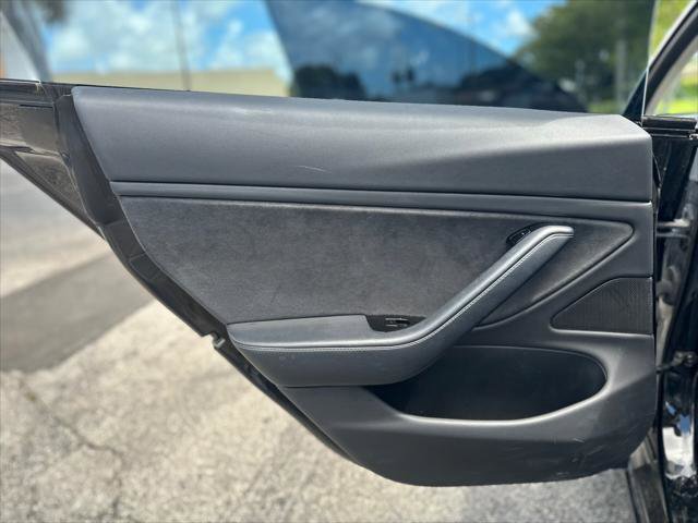 Used 2018 Tesla Model 3 Long Range image 13