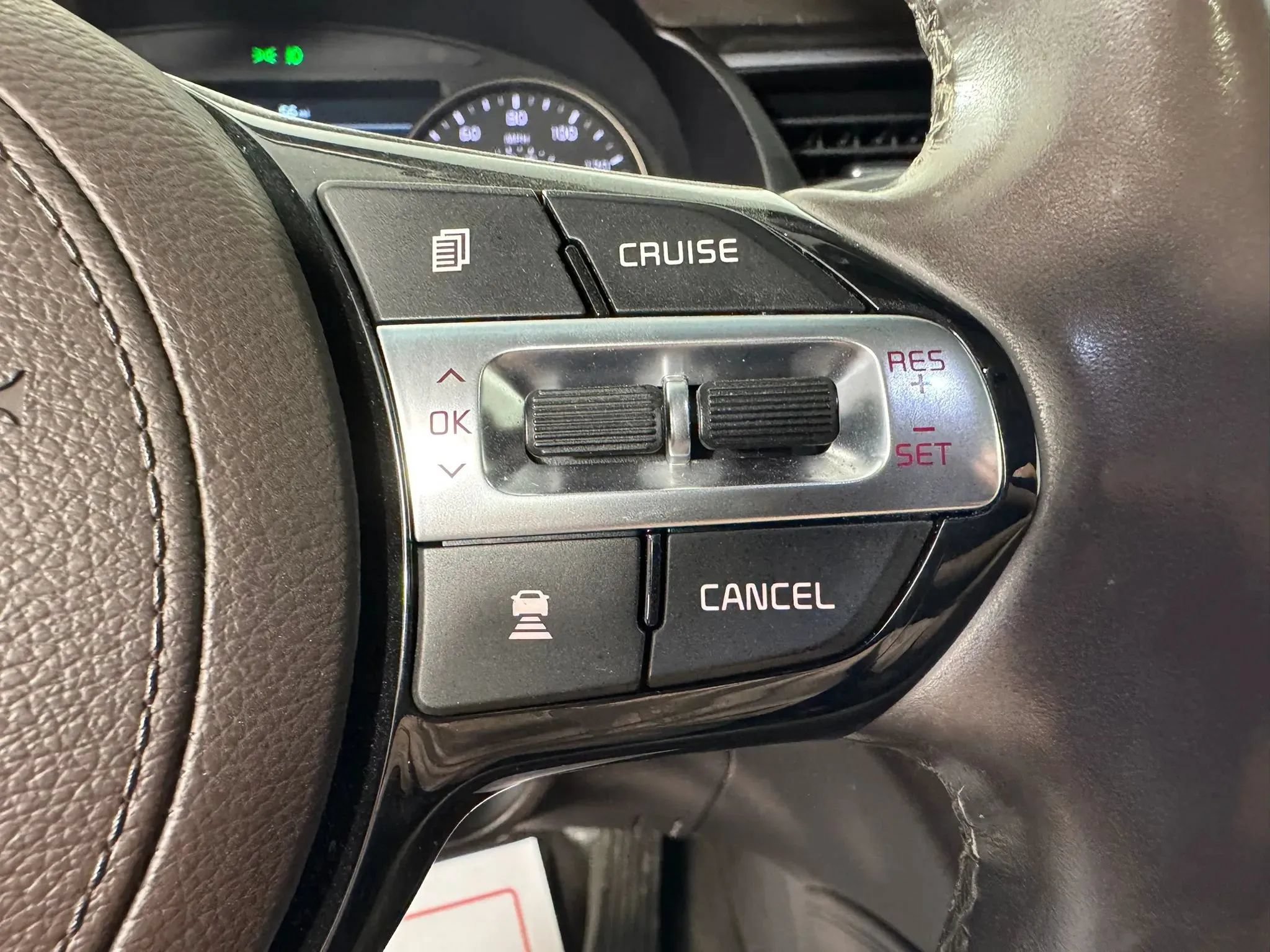 Used 2018 Kia Cadenza Limited FWD image 16
