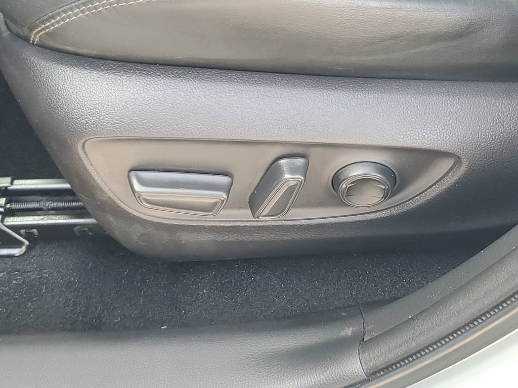 Used 2022 Toyota RAV4 XLE Premium AWD/4WD image 16