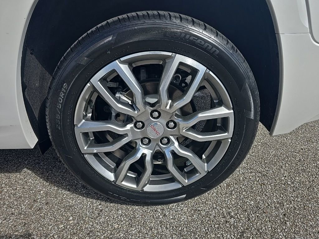 Used 2023 GMC Terrain Denali w/ Denali Premium Package image 9