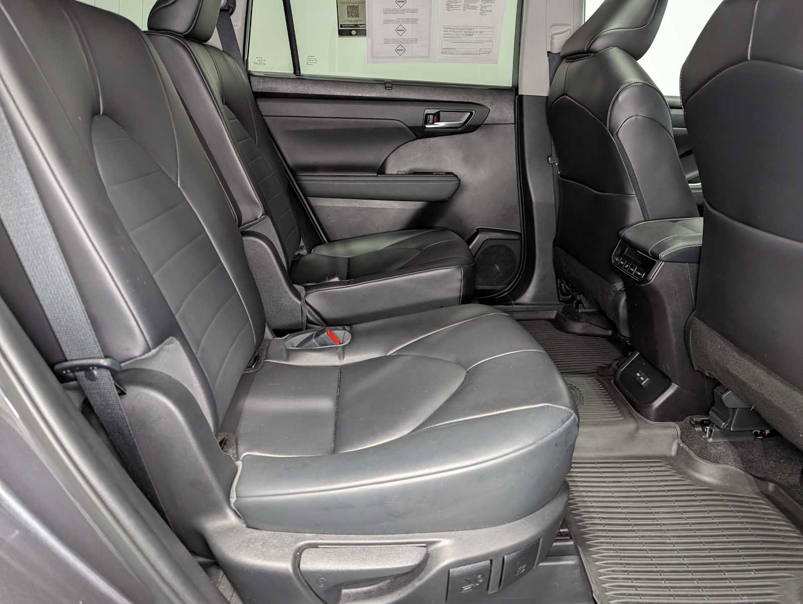 Used 2023 Toyota Highlander XLE image 45