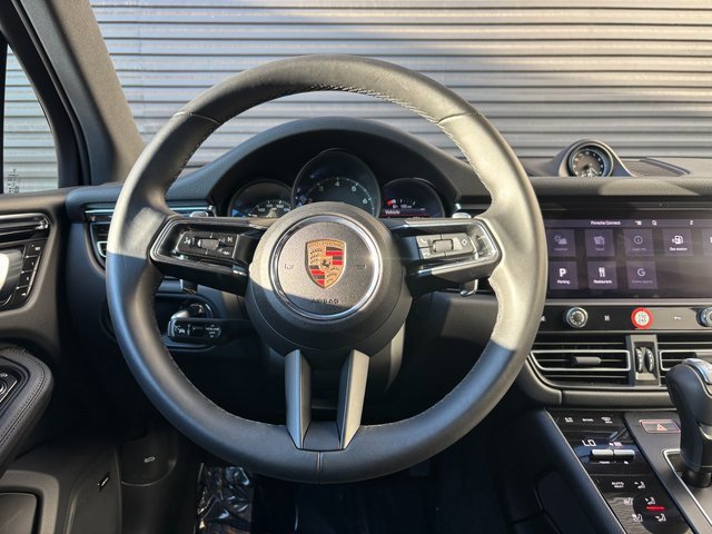 Certified 2025 Porsche Macan image 14