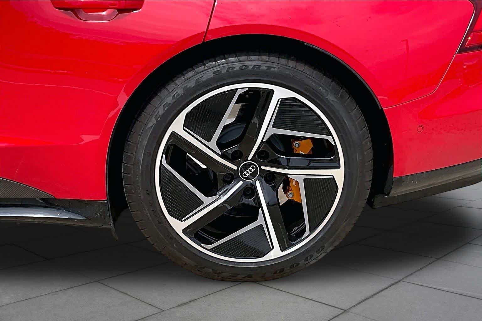 Used 2024 Audi RS e-tron GT w/ Carbon Performance Package AWD/4WD image 10