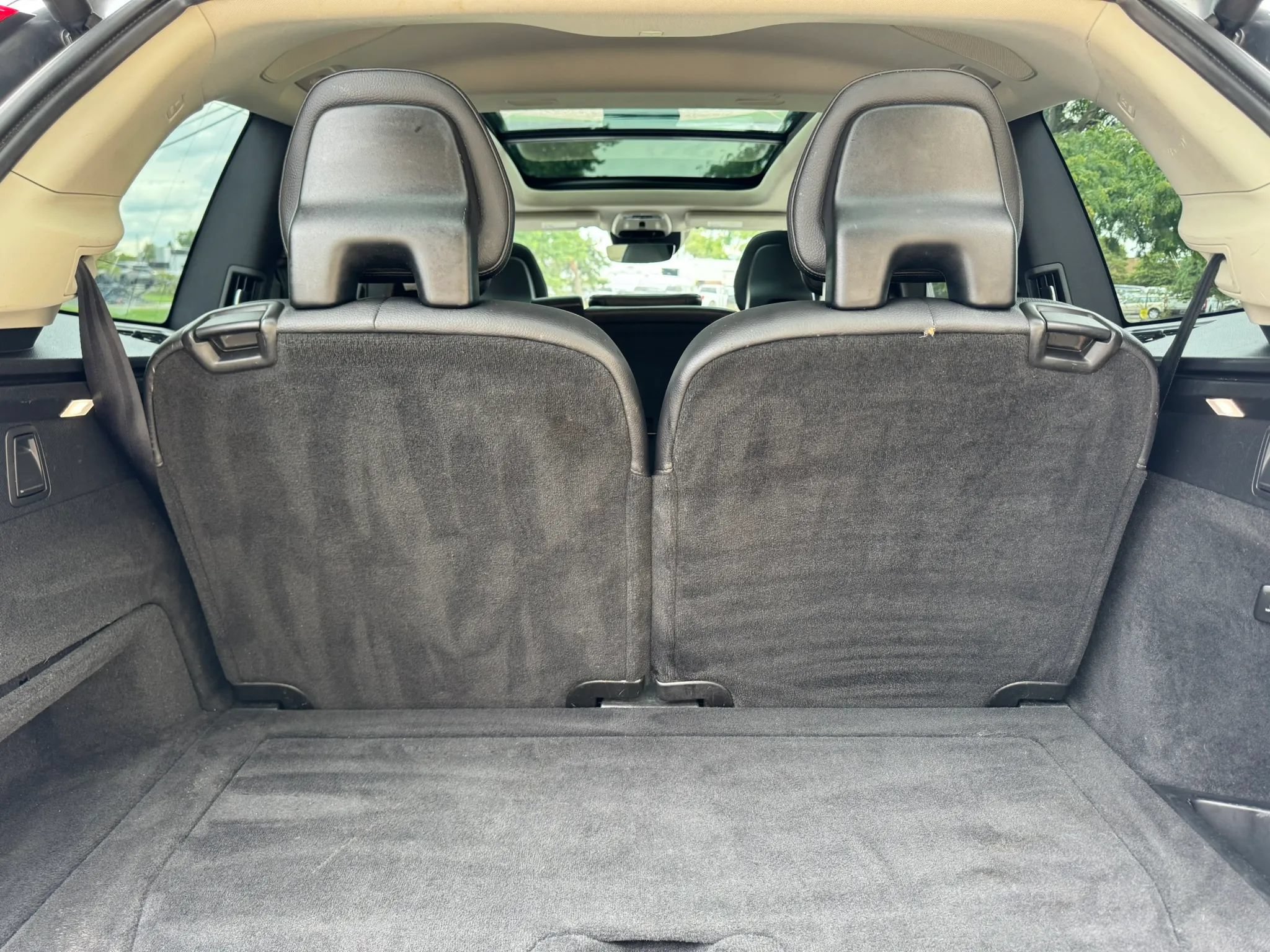 Used 2016 Volvo XC90 T6 Momentum w/ Momentum Plus Package AWD/4WD image 39