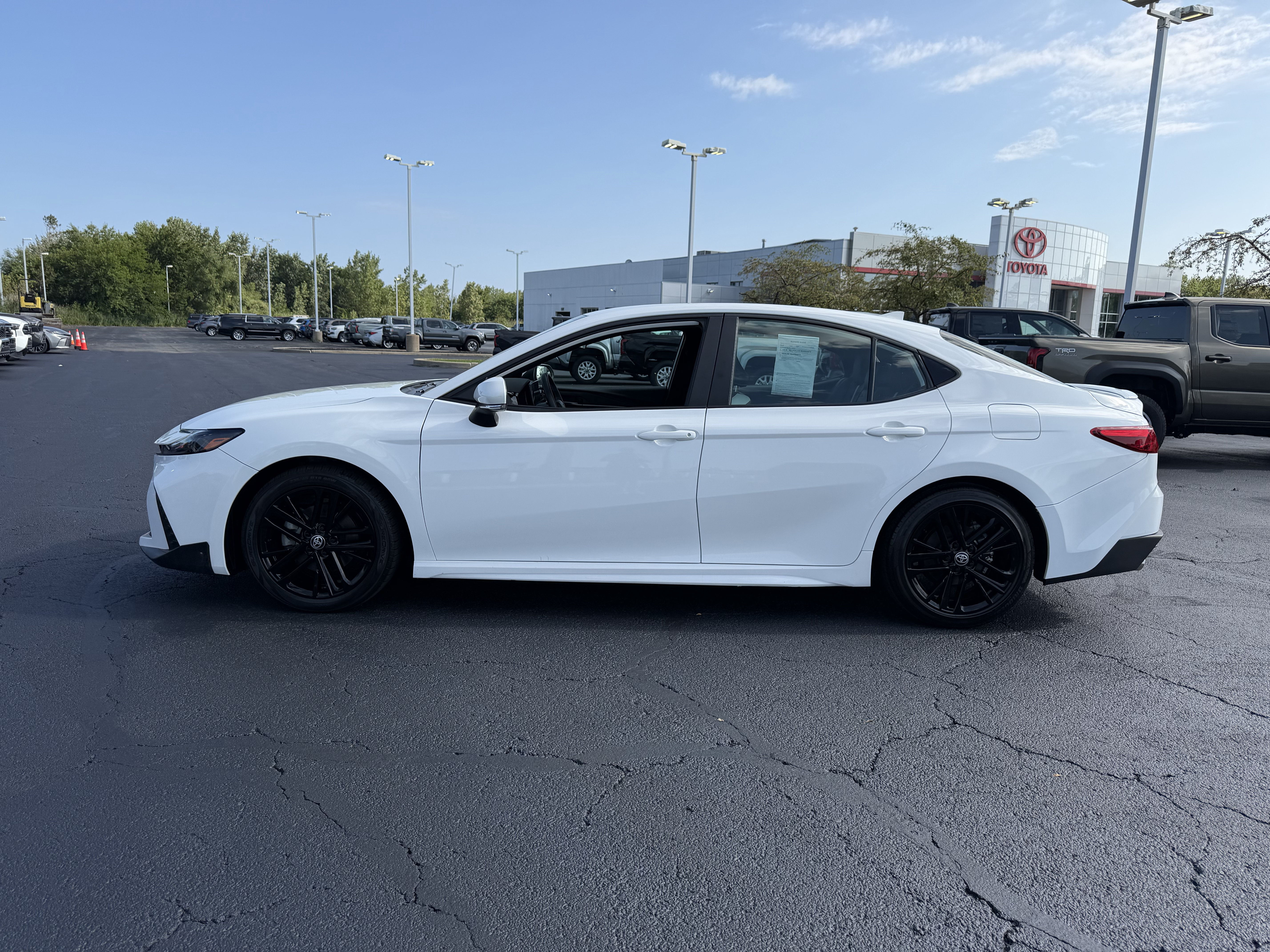 Used 2025 Toyota Camry SE FWD image 5