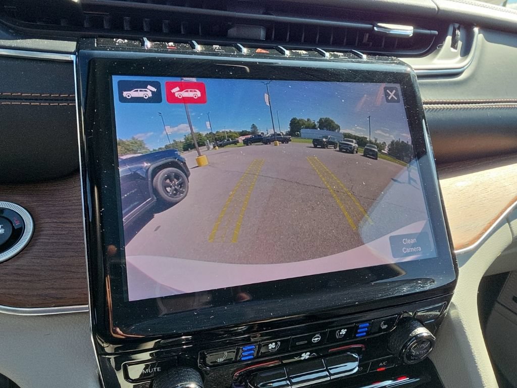 Used 2022 Jeep Grand Cherokee Summit w/ Adv Protech Group IV AWD/4WD image 24