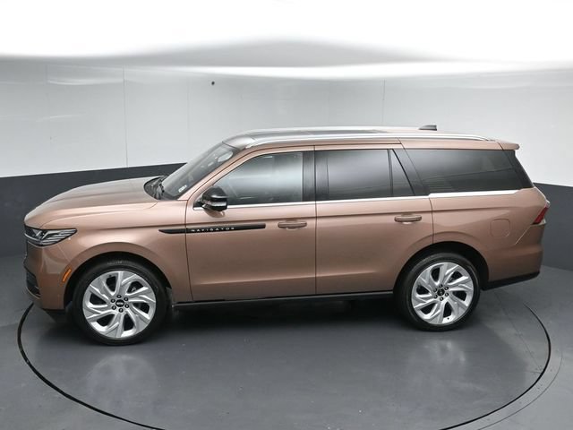 Certified 2025 Lincoln Navigator Black Label AWD/4WD image 49