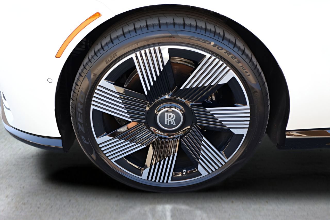 New 2026 Rolls-Royce Spectre image 11