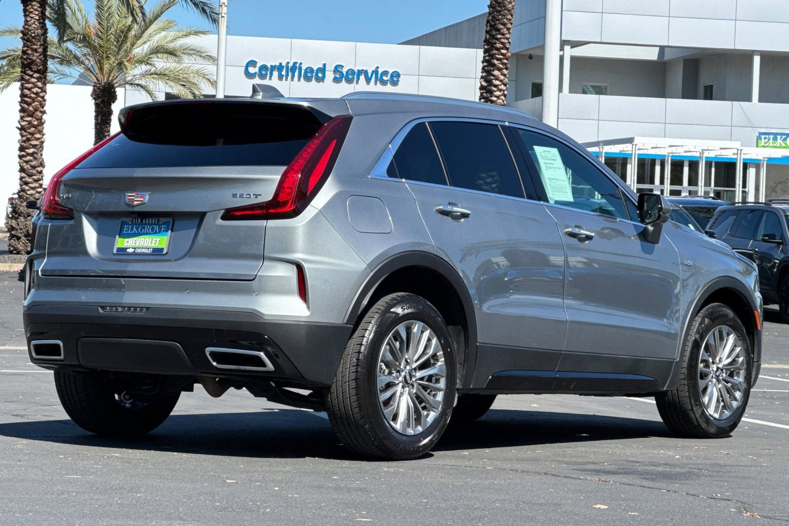 Used 2025 Cadillac XT4 Premium Luxury FWD image 3