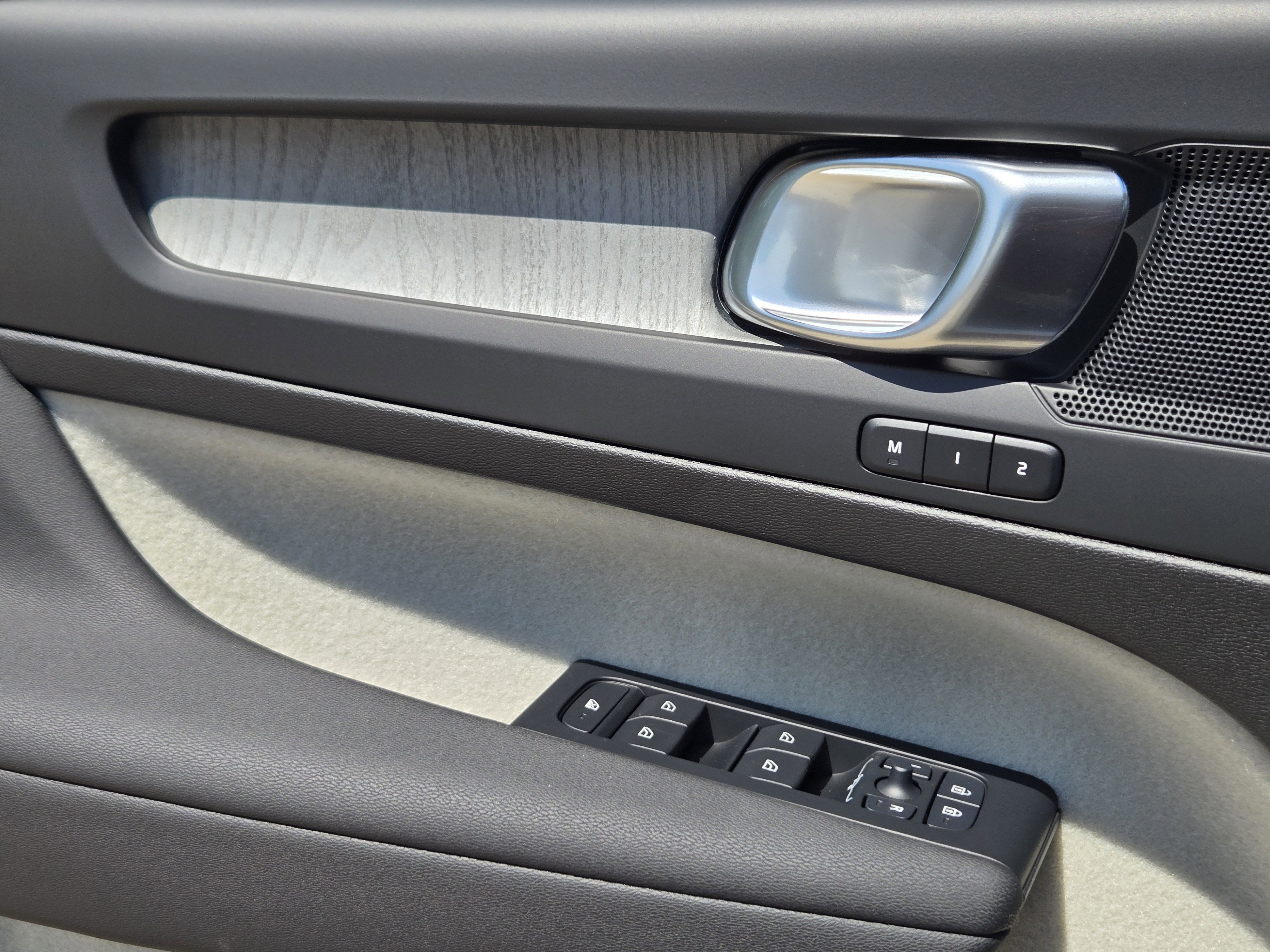 New 2026 Volvo XC40 B5 Plus w/ Protection Package Premier image 26