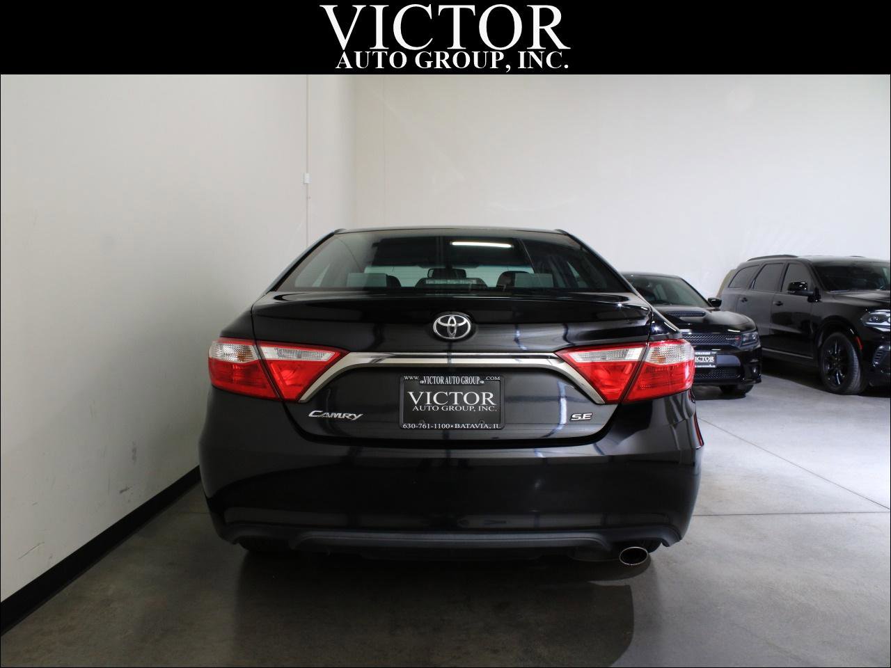 Used 2017 Toyota Camry SE image 10