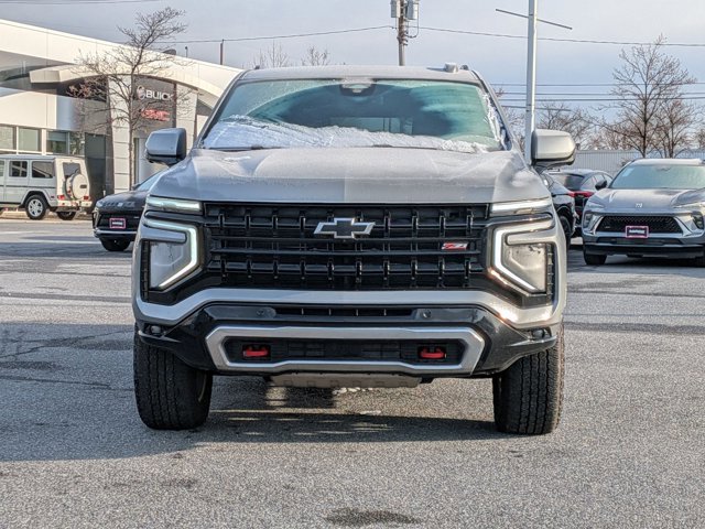 Used 2025 Chevrolet Suburban Z71 image 2