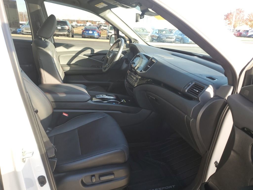 Certified 2024 Honda Passport Black Edition image 32