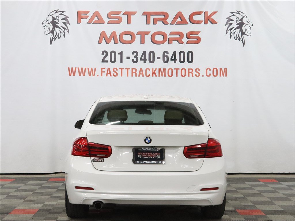 Used 2018 BMW 320i xDrive Sedan AWD/4WD image 5