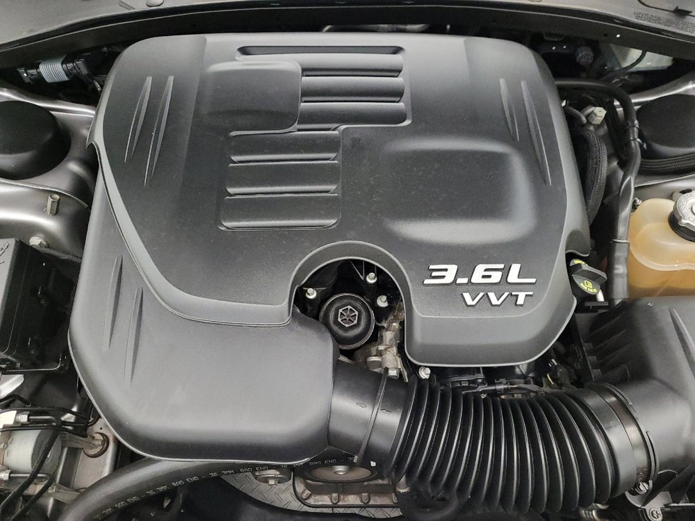 Used 2017 Chrysler 300 C image 30