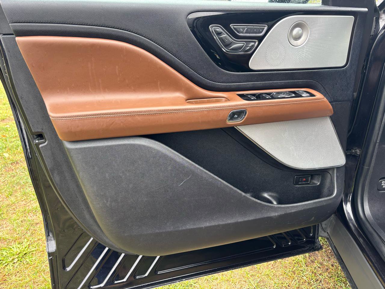 Used 2020 Lincoln Aviator Reserve w/ Equipment Group 202A image 9