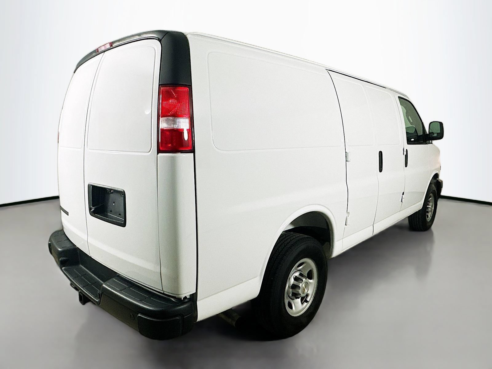 Used 2025 Chevrolet Express 2500 w/ Enhanced Convenience Package RWD image 5