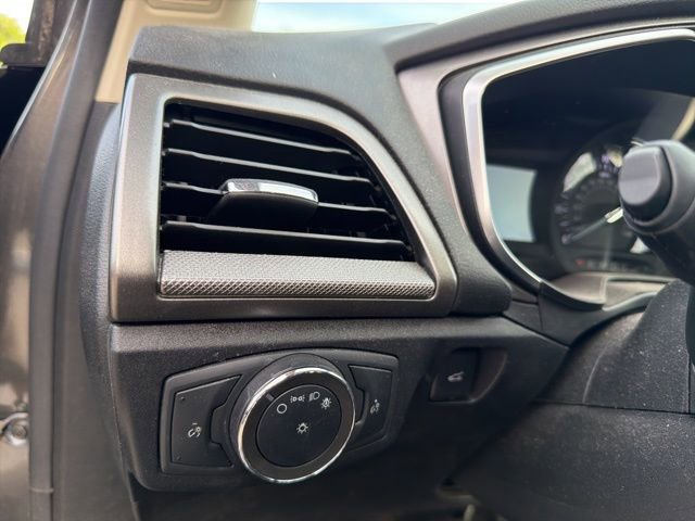 Used 2020 Ford Fusion SE image 6