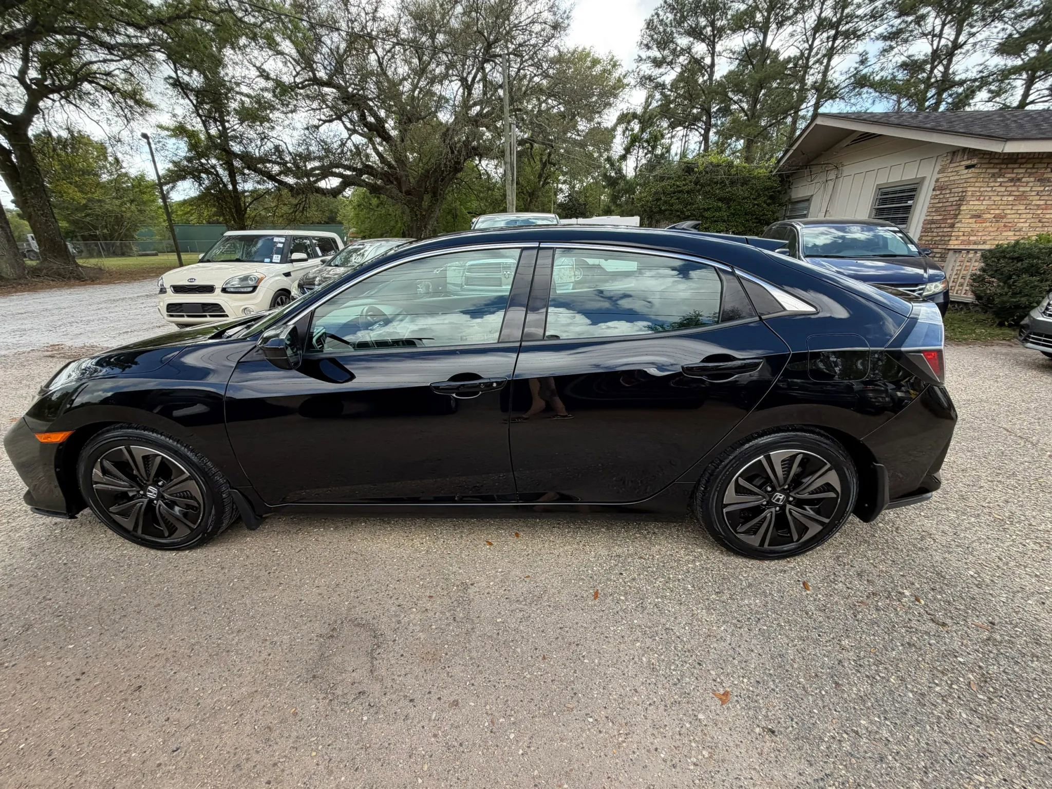 Used 2017 Honda Civic EX-L image 8