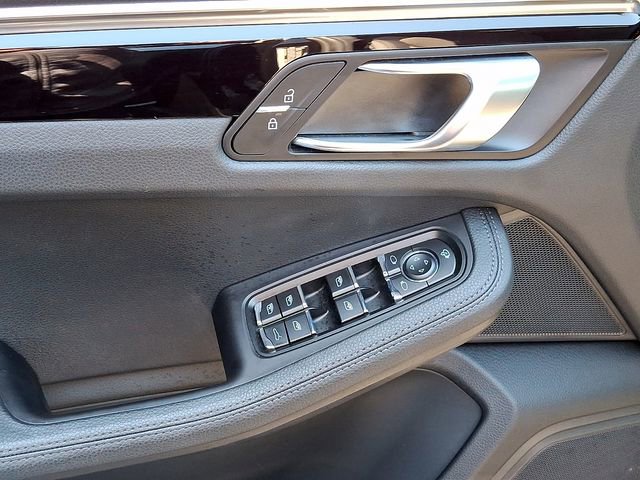 Certified 2023 Porsche Macan Turbo AWD/4WD image 17