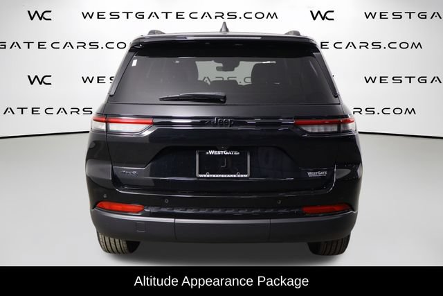 Used 2025 Jeep Grand Cherokee Altitude AWD/4WD image 4