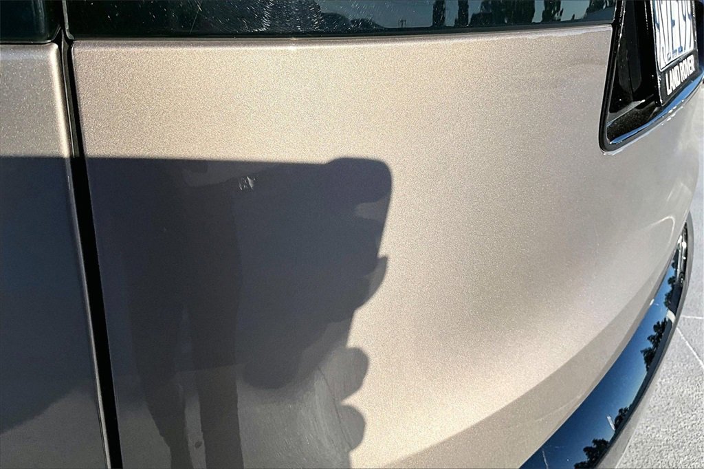 Used 2024 Land Rover Discovery Dynamic SE image 22